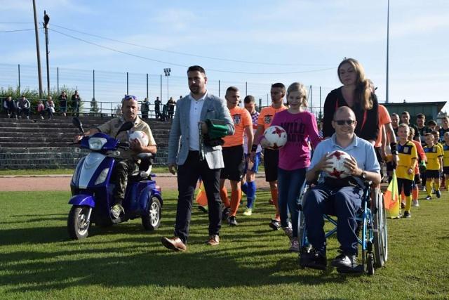 Niezwykły klub oficjalnie zainaugurował swoją działalność. Fantastyczni goście na meczu [ZDJĘCIA]