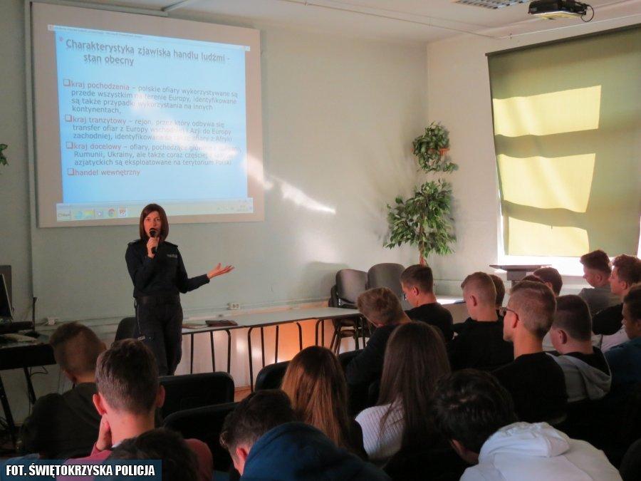 Padłeś ofiarą haniebnego przestępstwa? Nie czekaj, dzwoń!