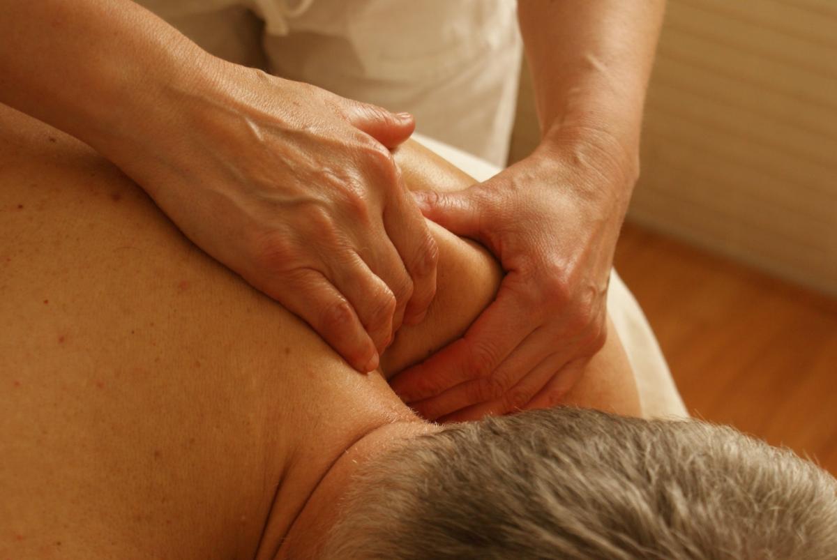 Masaż jako ważny punkt regeneracji po wysiłku fizycznym. Zobacz, dlaczego warto oddać się w ręce fizjoterapeuty!