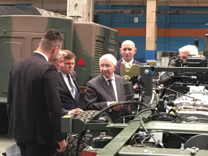 Wiceminister w firmie Autobox