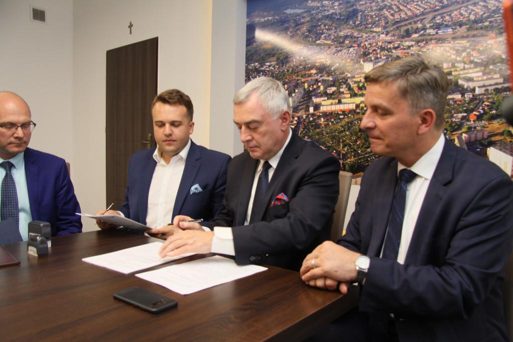 Ponad 20 mln zł dla Starachowic na termomodernizację szkół i przedszkoli (film)