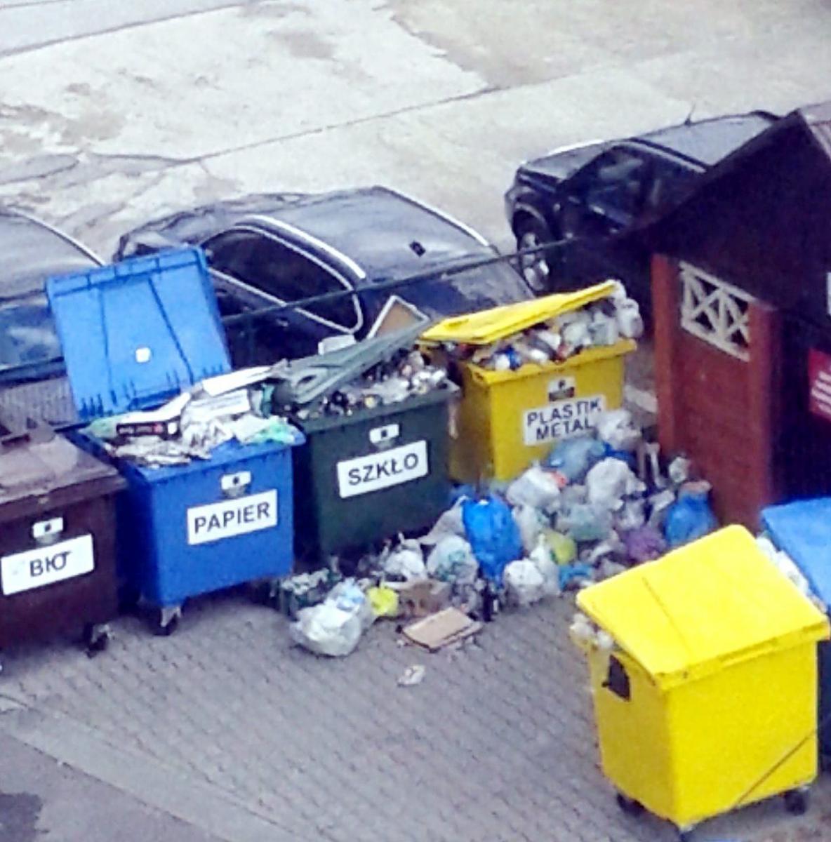 Śmietnik pod oknami
