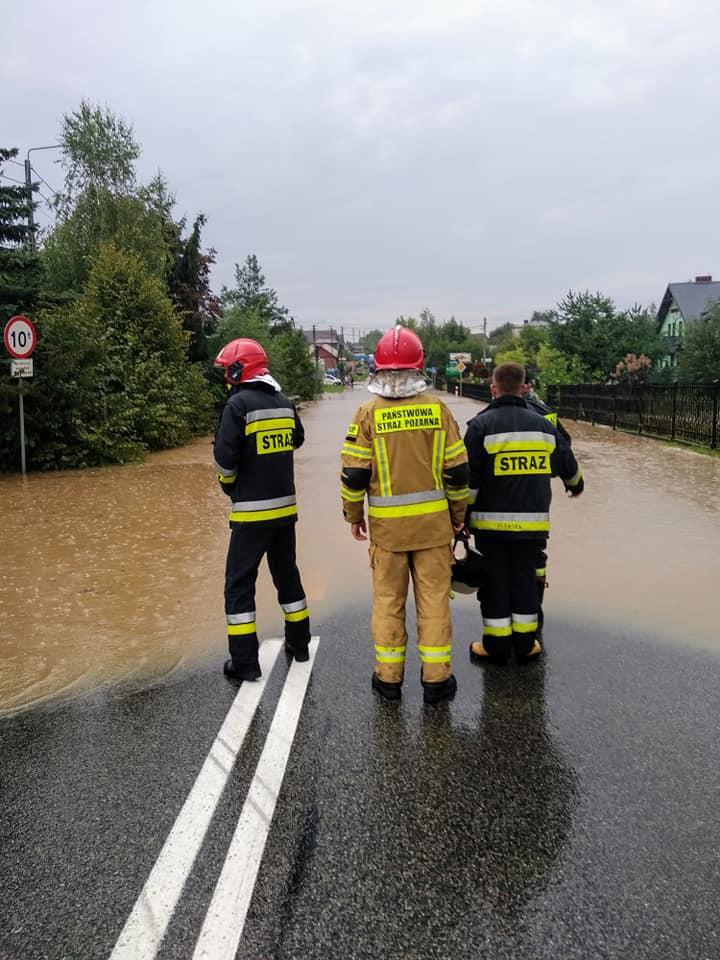 To była ściana deszczu. Potężne straty po nawałnicy [ZDJĘCIA]