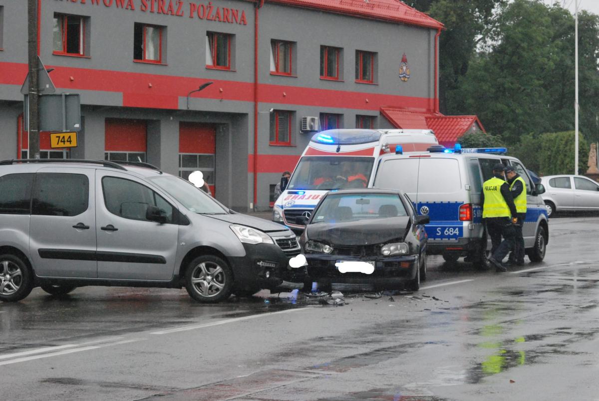 PILNE: deszcz i nieostrożność zrobiły swoje? Zderzenie przy Komendzie [ZDJĘCIA]
