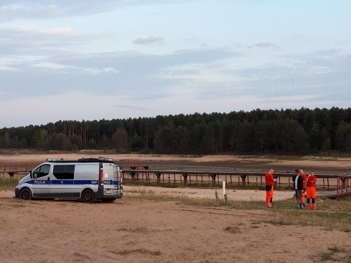 Z OSTATNIEJ CHWILI: pieszy pod kołami auta [ZDJĘCIA]