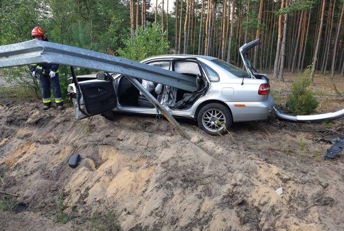 Niesamowity wypadek. Volvo przebity barierą energochłonną! [ZDJĘCIA]
