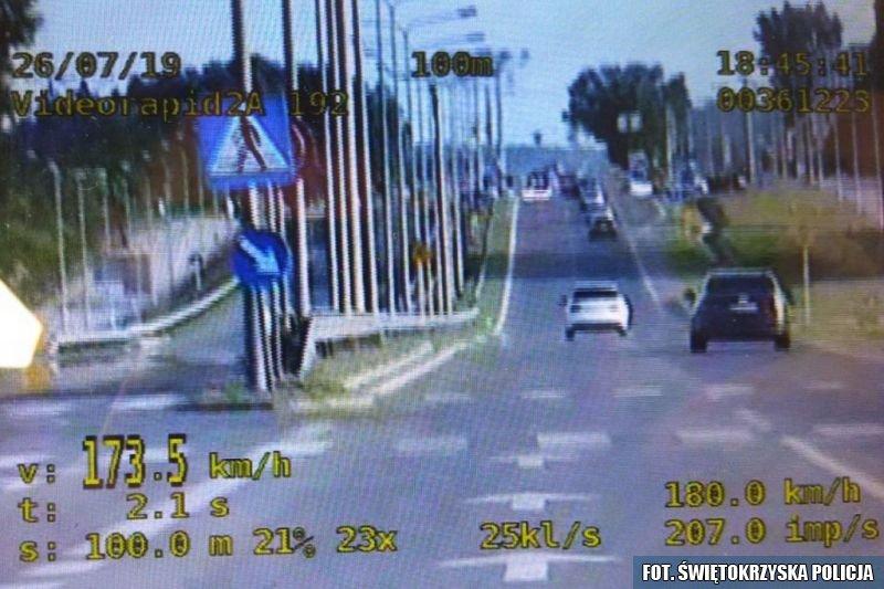 Weekendowy rekordzista miał ponad 170 na liczniku. Fotel kierowcy zamieni na...