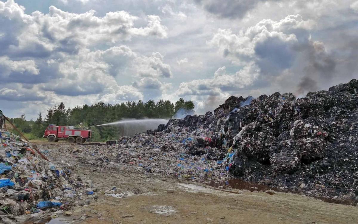 PILNE: trwa dogaszanie pożaru. Ratownicy z powiatu na miejscu [ZDJĘCIA]