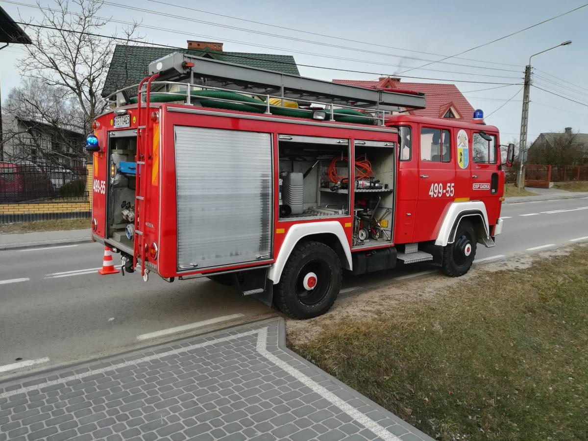 Ogień pod deską rozdzielczą. Auto w płomieniach