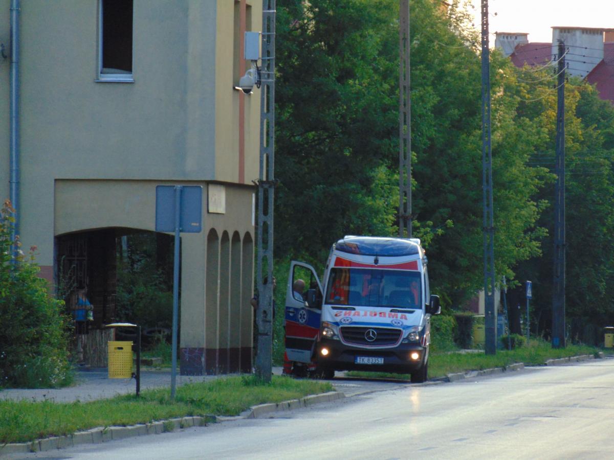 Akcja w mieszkaniu przy ul. Majówka. Bez reakcji na sygnały z zewnątrz [ZDJECIA]
