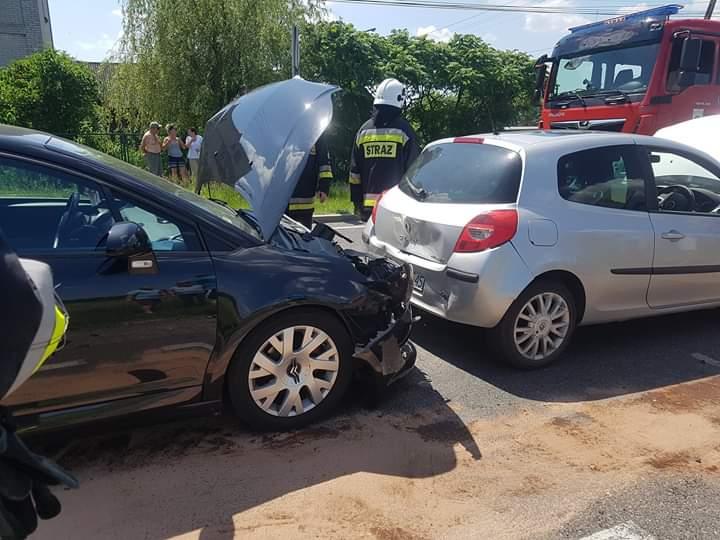 Z OSTATNIEJ CHWILI: karambol w Parszowie. Jeden pas ruchu zablokowany [ZDJĘCIA]