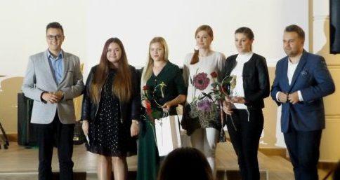 Młodzieżowe skarpety rozdane