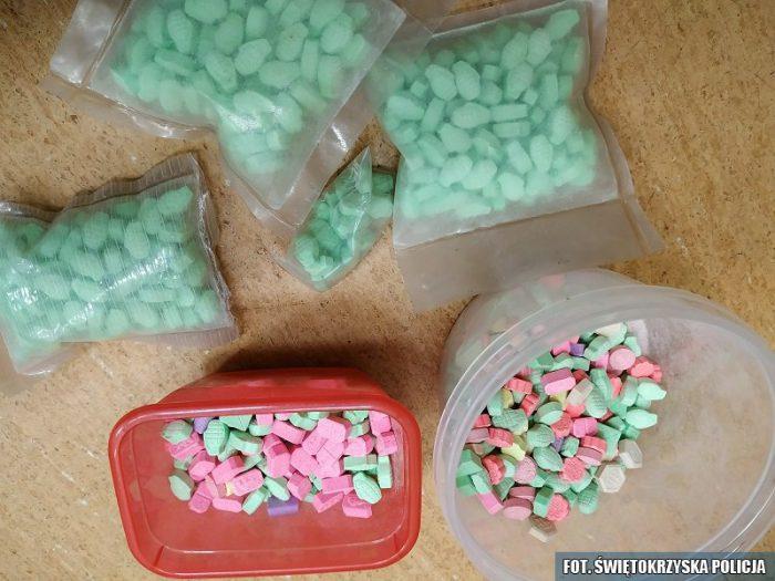 SZOK! Miał kilogram amfetaminy, ponad 6 kg marihuany, ponad 800 tabletek extasy