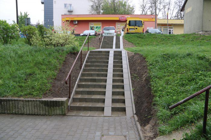 Zakładowa z nową drogą i chodnikiem