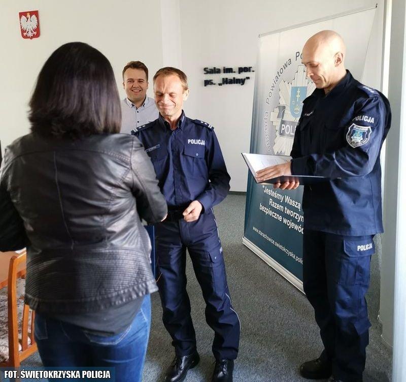 Brutalny napad na seniorkę. Stanęli w jej obronie [ZDJĘCIA]