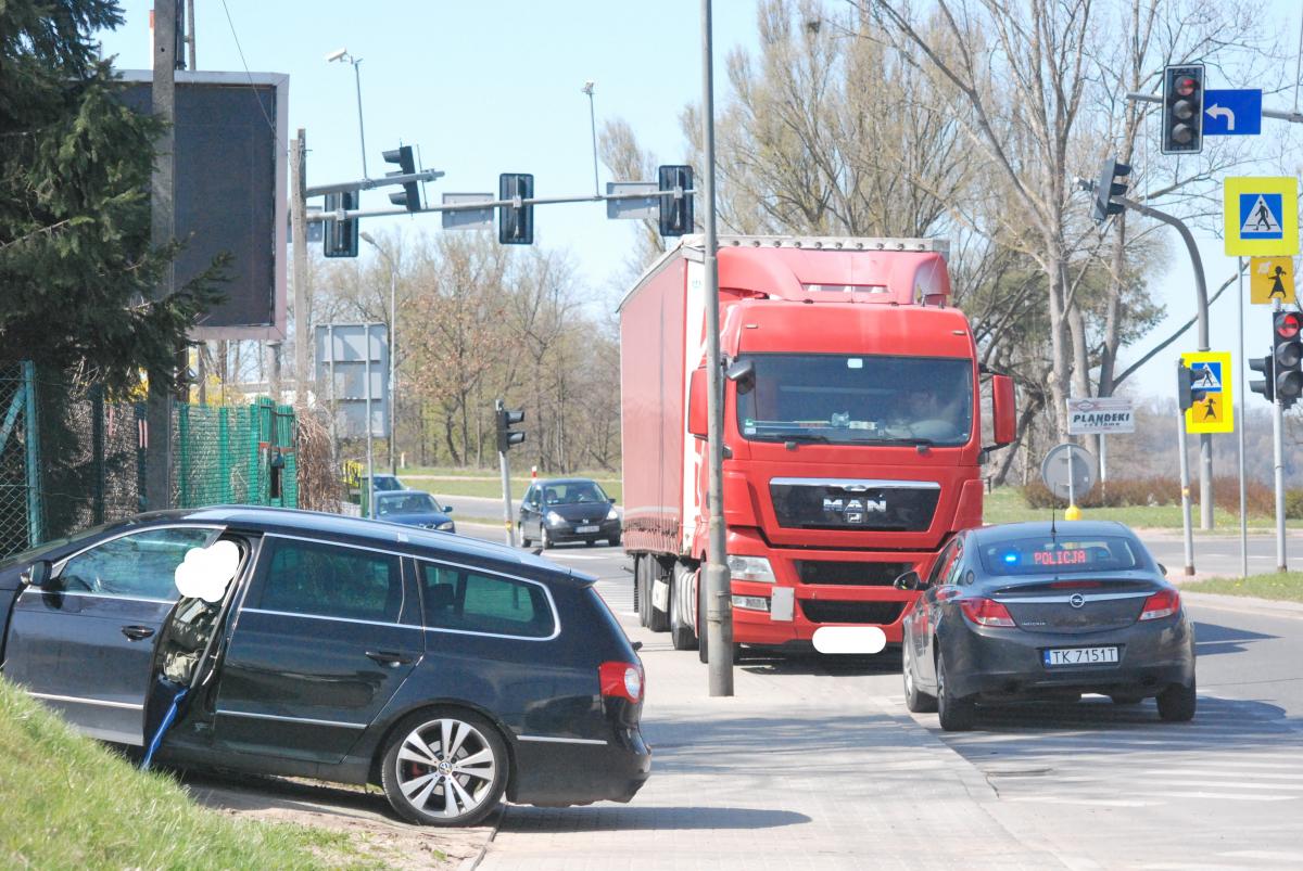 PILNE: niebezpiecznie na krajowej 42. Uwaga kierowcy [ZDJĘCIA]