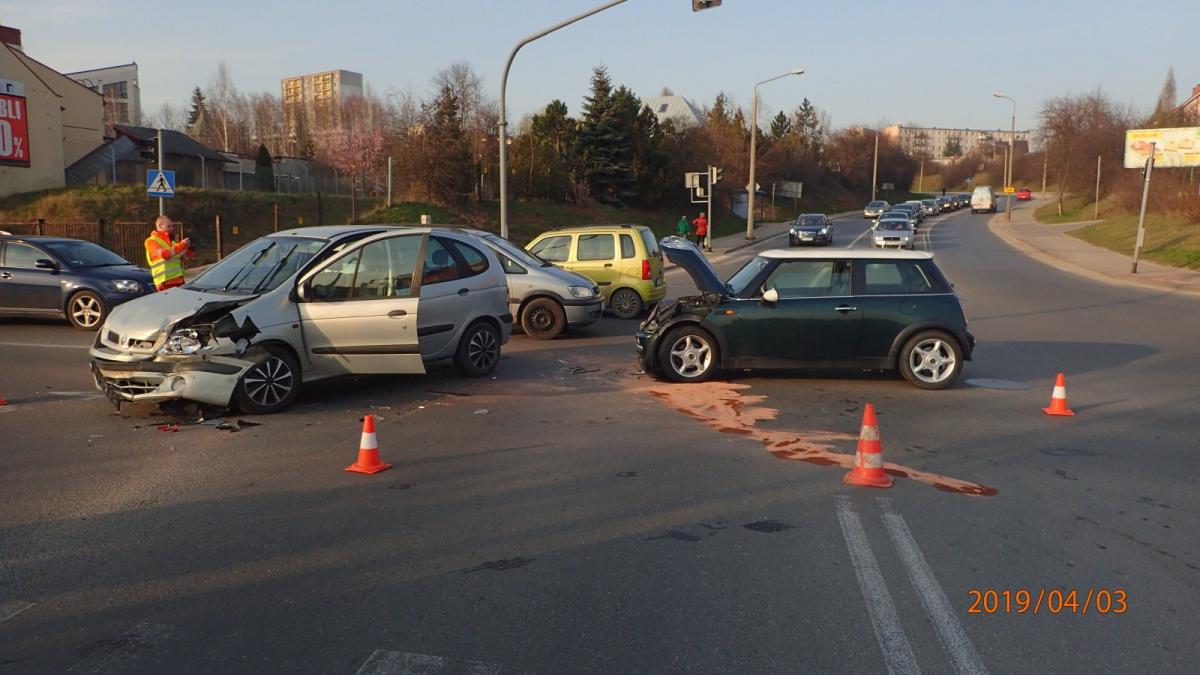 Pech na feralnym skrzyżowaniu. Wypadkowej serii ciąg dalszy [ZDJĘCIA]