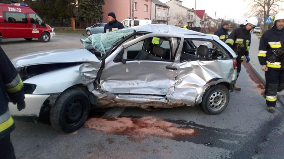 Śmigłowiec ruszył na ratunek. Zakleszczony i nieprzytomny w aucie [ZDJĘCIA]