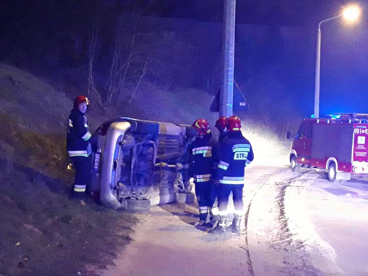 Kierowca pod szpitalną obserwacją. Co działo się w sobotni wieczór? [ZDJĘCIA]