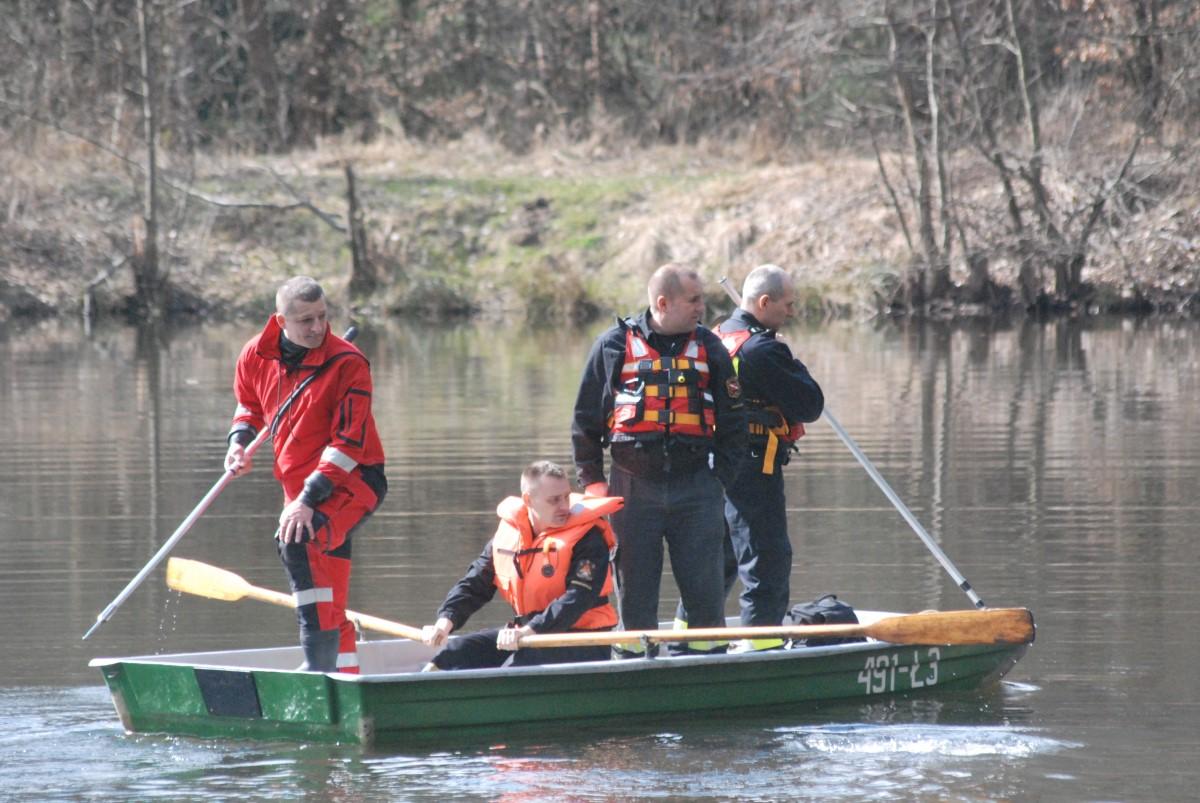 PILNE: strażacka akcja na starachowickim Balatonie. Poszukiwania trwają [ZDJĘCIA]