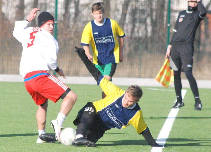 Z seniorami OKS-u Opatów jak równy z równym. Team trenera Spadło straszy ligowych rywali