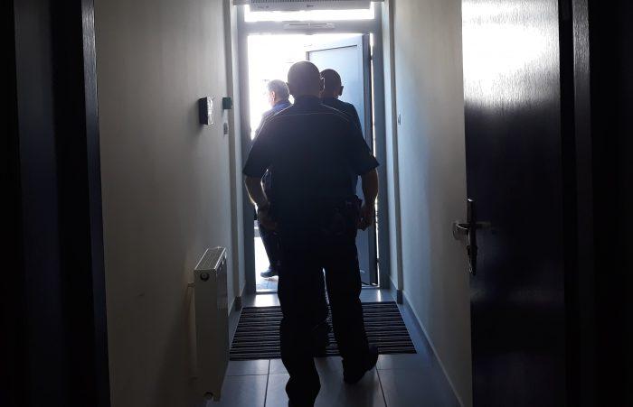 Ukrywał się przed wymiarem sprawiedliwości, ale... Ruszył proces krwawego nożownika