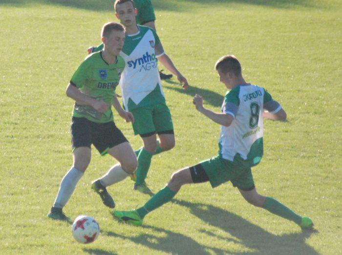 Emil Gołyski jednak w Starze Starachowice. Stoper otwiera wynik 