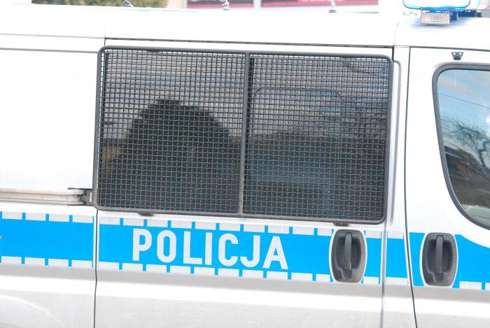 Kierowca forda w rowie. Nieszczęśliwy finał podróży o poranku