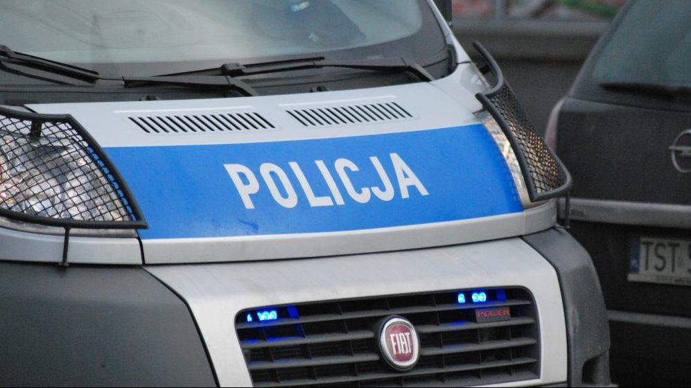 Kobieta pod kołami osobowego opla. Co się stało?