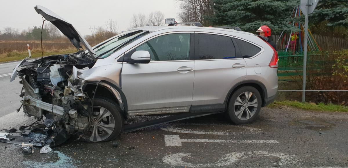 Potrójne zderzenie na odcinku krajowej 42. Zawiniła kierująca hondą?[ZDJĘCIA]