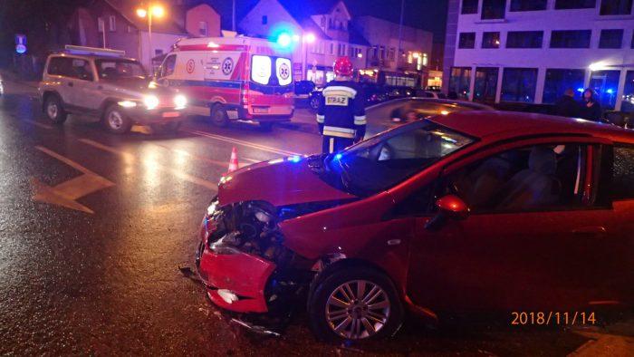 Nie ustąpiła pierwszeństwa, już bez prawa jazdy. Kraksa w deszczu [ZDJĘCIA]