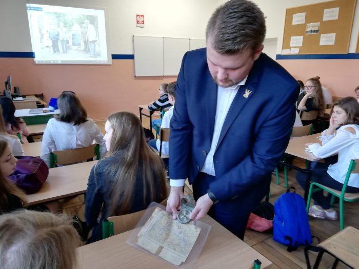 O lokalnej walce o niepodległość w SP nr 9