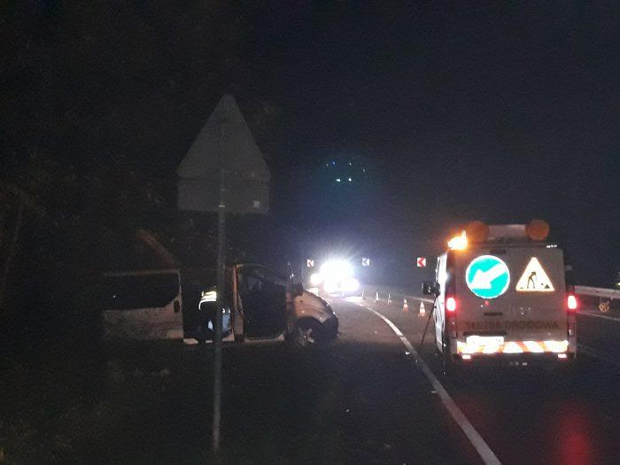 Ukrainiec stracił panowanie nad autem i wjechał w latarnię. Mężczyzna w szpitalu