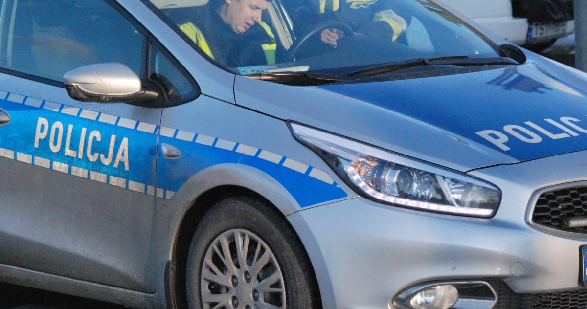 Kraksa na Radomskiej w Wąchocku. Policjanci na miejscu
