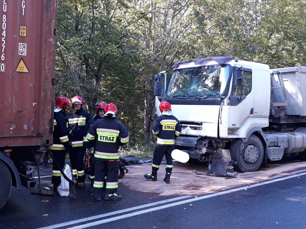Kolizyjna środa. Odcinek drogi krajowej częściowo zablokowany