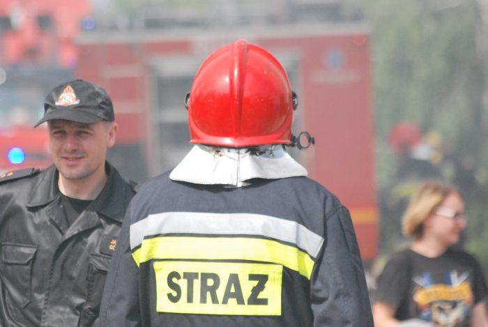 Zakleszczył się w... schodach. Potrzebna pomoc!