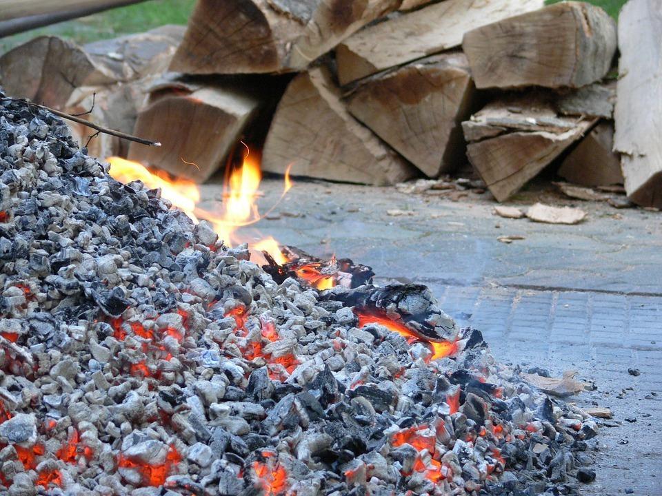 Jak dokładać do pieca, żeby się paliło