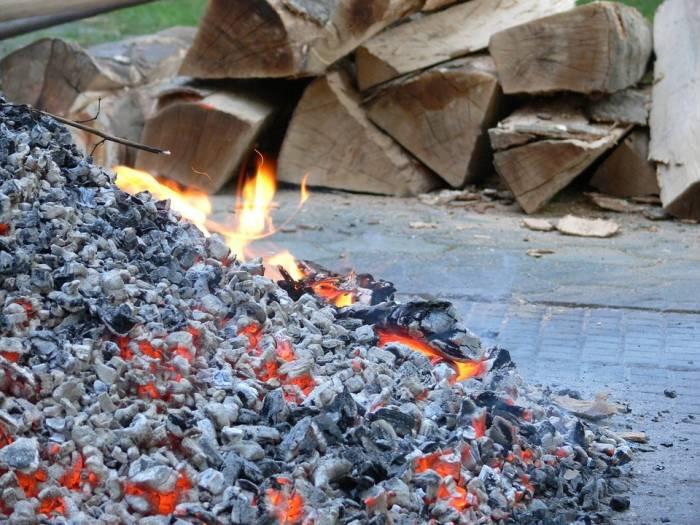 Jak dokładać do pieca, żeby się paliło