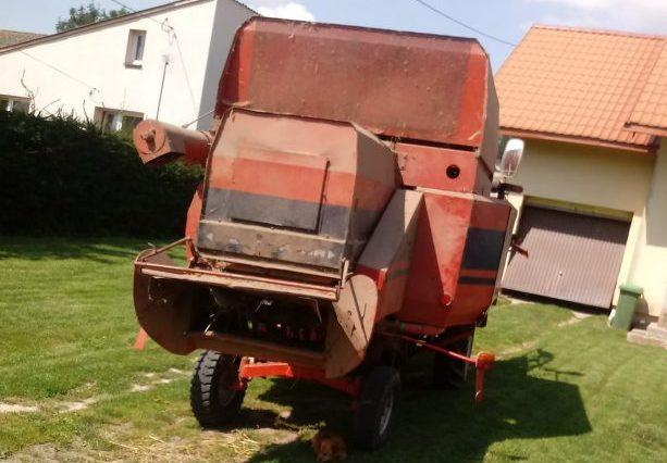 Pijany kombajnista wjechał w audi. O prowadzeniu pojazdów może na razie zapomnieć