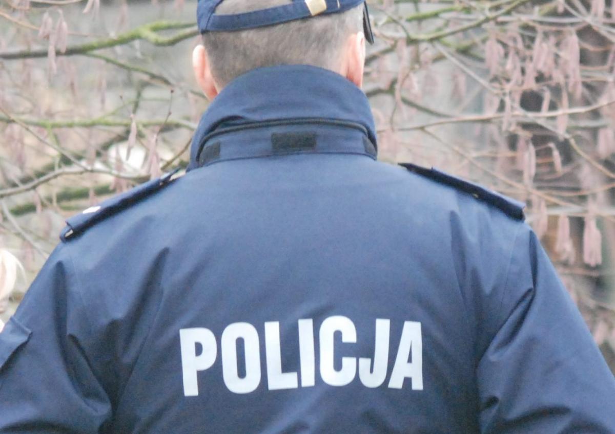 Ford potrącił 72-latka. Nieprzytomny mężczyzna trafił do szpitala