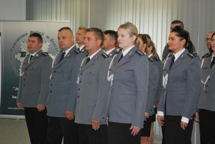 To był ich dzień i ich święto. Policjanci odznaczeni i awansowani [ZDJĘCIA]