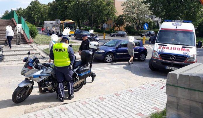 PILNE: 33-latka potrąciła motorowerzystę. Poszkodowany w szpitalu [ZDJĘCIA]