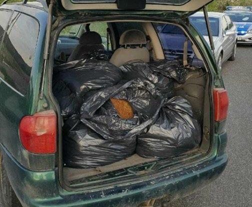 W bagażniku blisko 200 kg nielegalnego towaru [ZDJĘCIA]