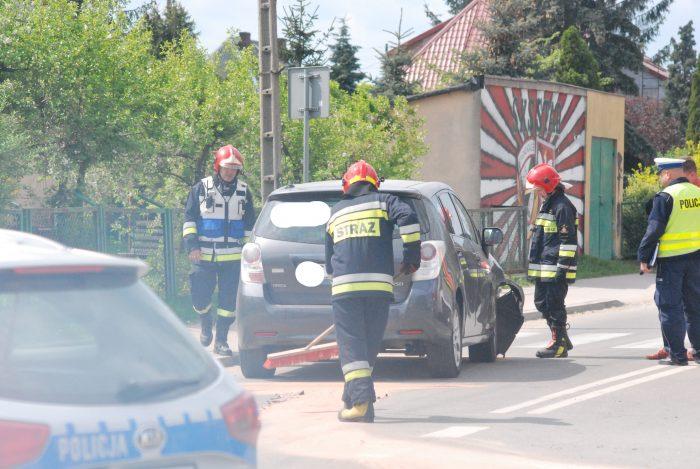 PO KRAKSIE NA UL. SZKOLNEJ: kobieta ukarana mandatem