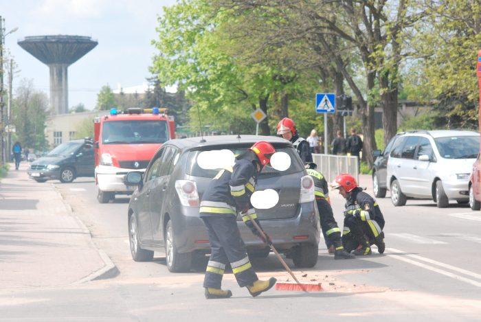 PILNE: kraksa na ul. Szkolnej w Starachowicach [ZDJĘCIA]