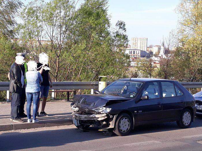 Kraksa z udziałem czterech aut na wiadukcie. 16-letni sprawca odpowie przed sądem [ZDJĘCIA]