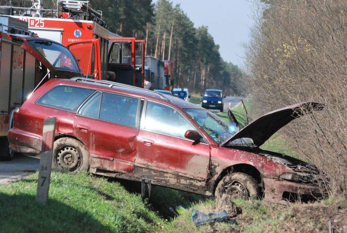 PILNE: wypadek na trasie między Starachowicami a Tychowem Starym. Są osoby poszkodowane [ZDJĘCIA]