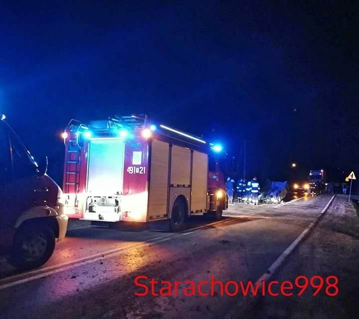 PILNE: dachowanie auta na odcinku drogi pomiędzy Starachowicami a Tychowem Starym