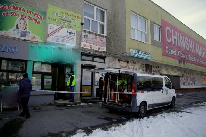 Napad z nożem na placówkę parabankową. Sprawca uciekł w kierunku powiatu starachowickiego? [ZDJĘCIA]