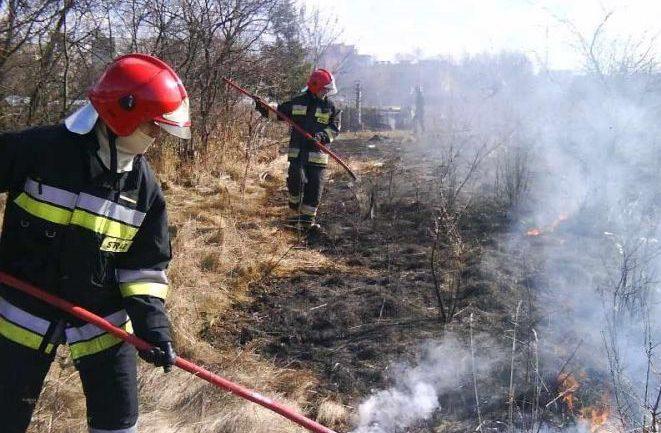 Trawy i nieużytki już w ogniu. Posypią się kary?